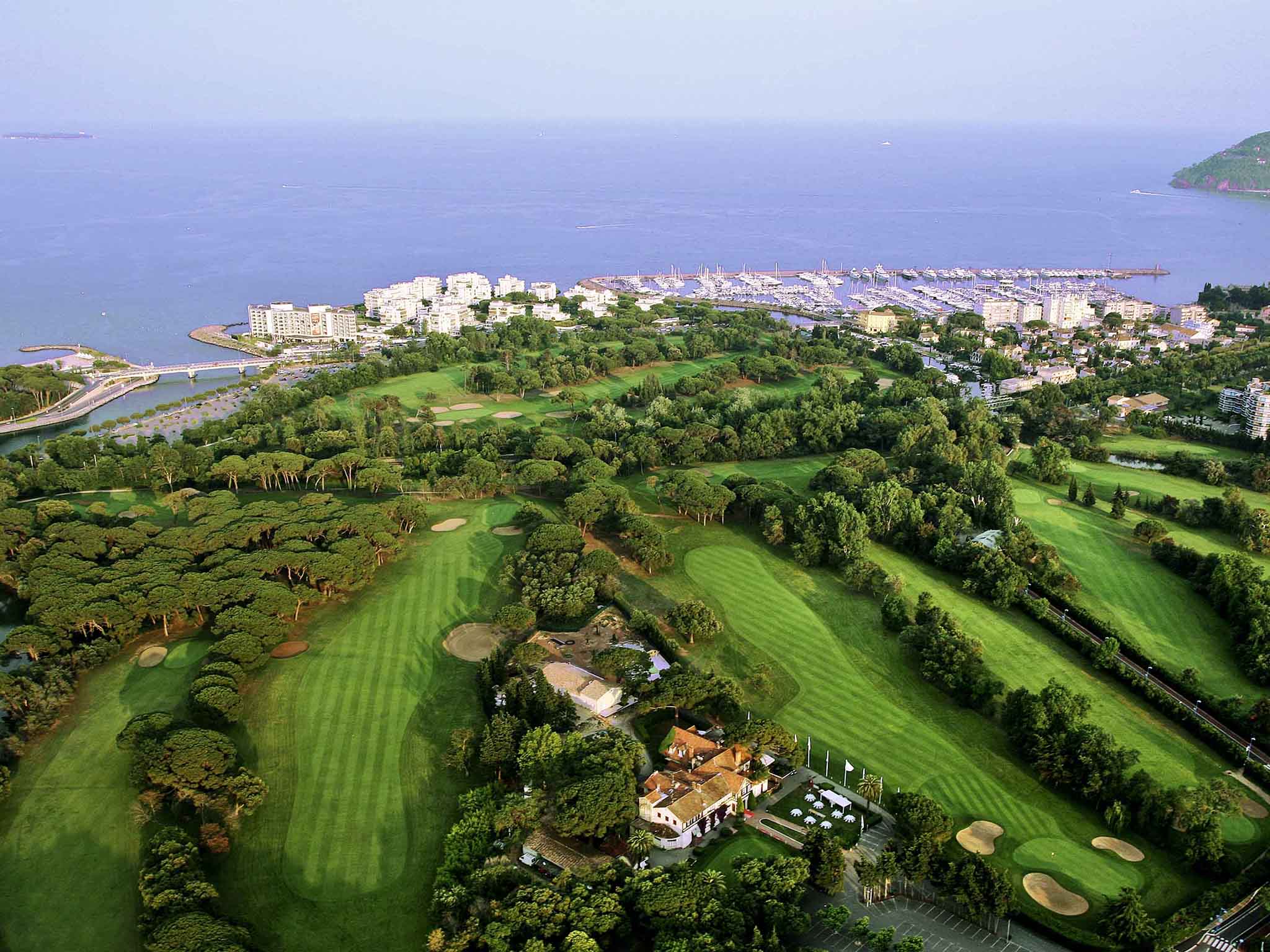 https://www.accorhotels.com/1370